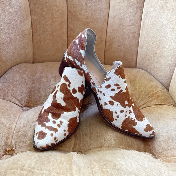 Chinese Laundry Fortune Brown and White Cow Print Booties - Picture 1 of 8